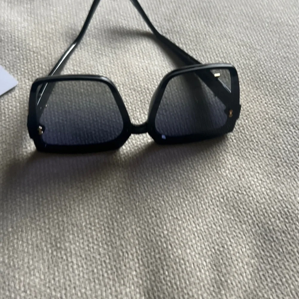 Black YSL Logo Accent Women's Sunglasses, comes with box,dust bag & accessories